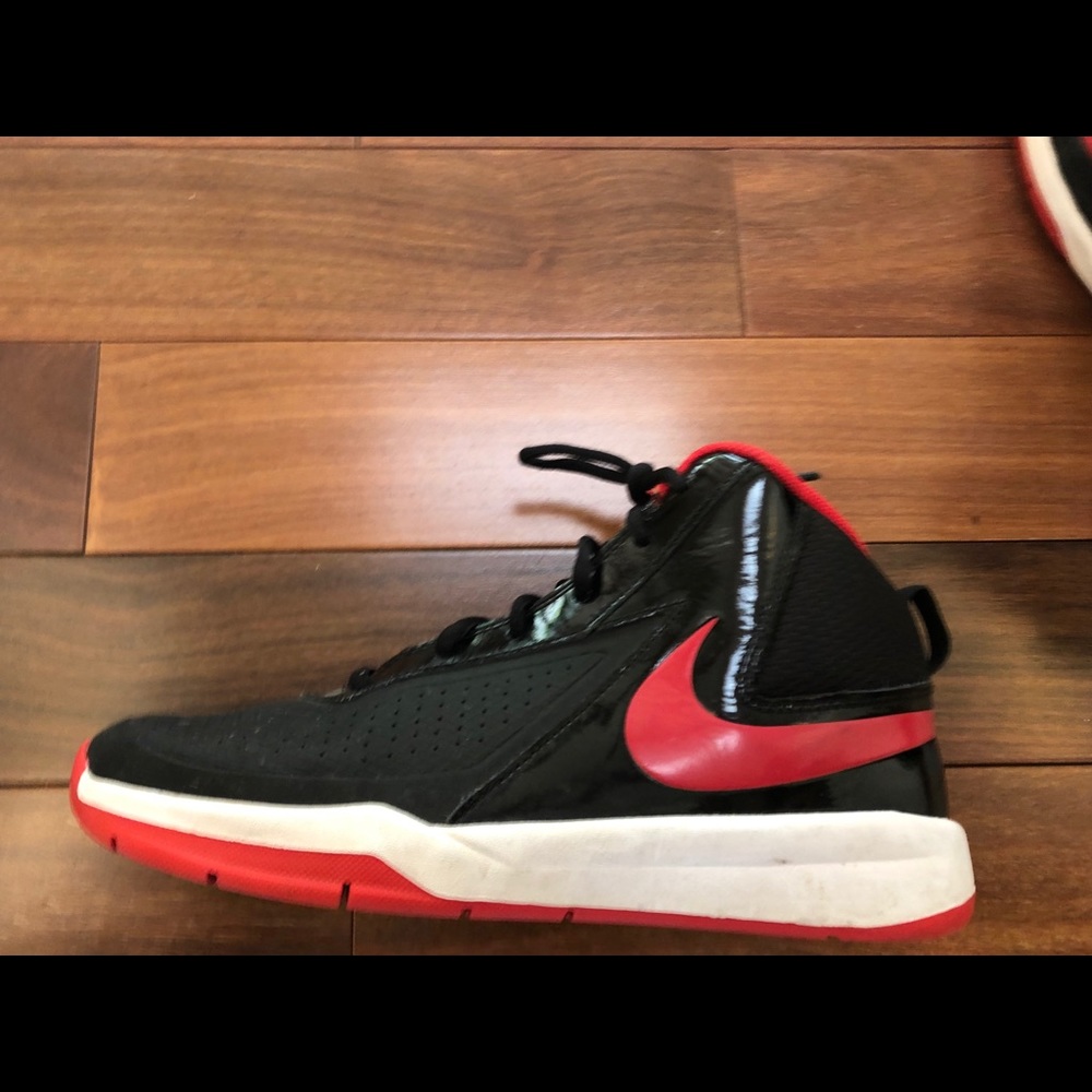 Nike High Tops Basketball Youth size 6.5 / 39